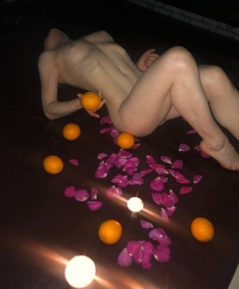 Я раскрою тебе все тайны страсти и наслаждения. Забудь обо всем, когда я окажусь рядом – будешь наслаждаться каждой моей касанием. Я создам теплую и нежную атмосферу, где ты сможешь расслабиться и получить максимум удовольствия. Я могу выполнить все твои фантазии, воплотить самые смелые желания. У меня есть отличные отзывы – ты можешь убедиться в этом сам. Уверяю тебя, со мной время пролетит незаметно. Живу в Москве и готова познакомиться с тобой прямо сейчас! 😘🌹🔥 6591, 26 лет